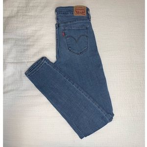 Size 28 Levi Blue jeans, good condition skinny